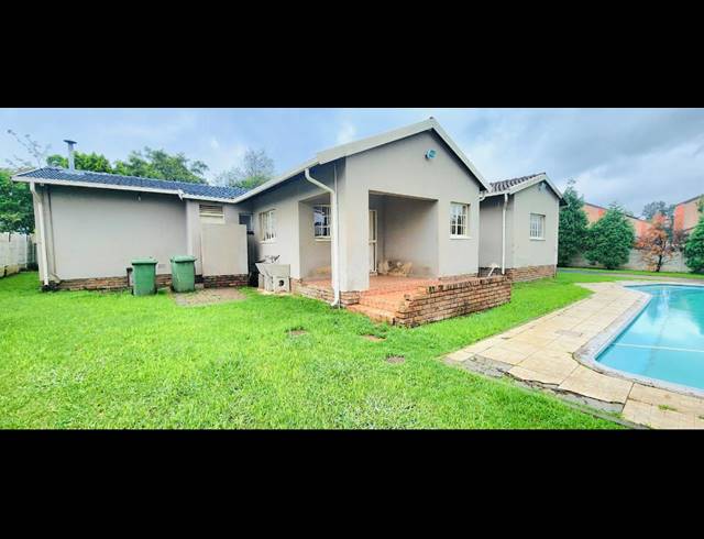 3 BEDROOM FREEHOLD FOR SALE IN BRACKENHURST
